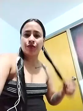 Snapshot of kamila_lovee chatting on February 2025 01:36:02 AM kamila lovee online show from February 2025 01:36:02 AM