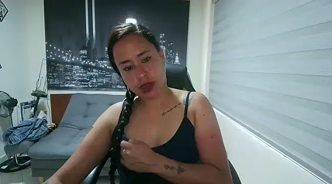 Snapshot of kamila_lovee chatting on February 2025 09:20:02 PM kamila lovee online show from February 2025 09:20:02 PM