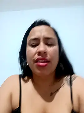 Snapshot of kamila_lovee chatting on September 2025 06:28:02 AM kamila lovee online show from September 2025 06:28:02 AM