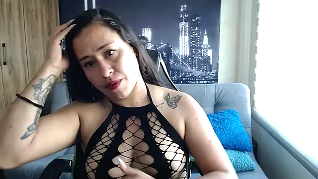 Snapshot of kamila_lovee chatting on November 2025 01:21:02 PM kamila lovee online show from November 2025 01:21:02 PM