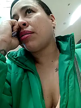 Snapshot of kamila_lovee chatting on November 2025 07:40:02 PM kamila lovee online show from November 2025 07:40:02 PM