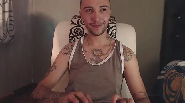 Snapshot of FemToMale chatting on February 2025 07:05:01 AM FemToMale online show from February 2025 07:05:01 AM