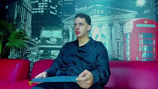 Snapshot of Thomas_May4rs chatting on January 2025 05:45:02 PM Thomas May4rs online show from January 2025 05:45:02 PM