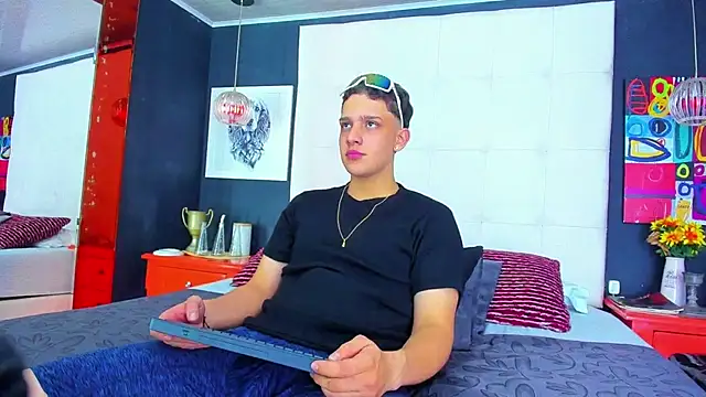 Snapshot of Thomas_May4rs chatting on March 2025 04:38:01 AM Thomas May4rs online show from March 2025 04:38:01 AM