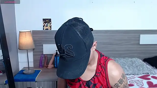 Liiamthompson online show from November 2025 09:10:01 AM