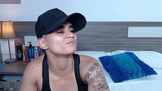 Liiamthompson online show from December 2025 09:10:02 PM