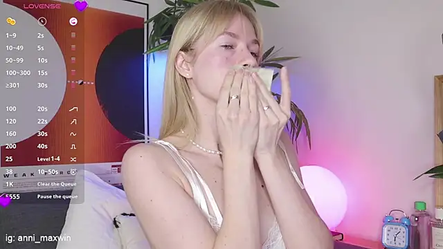 WhiteAnni online show from March 2025 03:10:02 AM