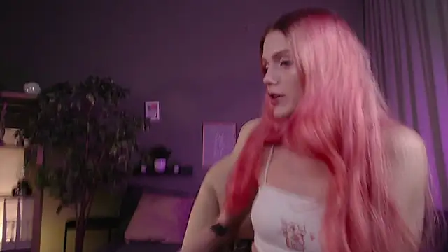 Gretchen Mol online show from November 2025 07:41:02 AM