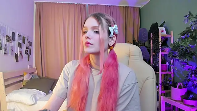 Gretchen Mol online show from January 2026 07:35:01 AM