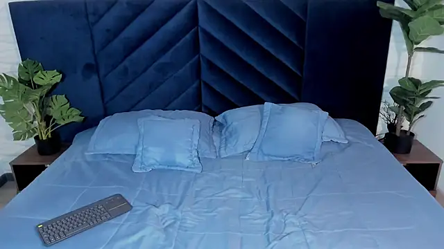 Alexa vandercloude online show from March 2025 06:01:02 PM