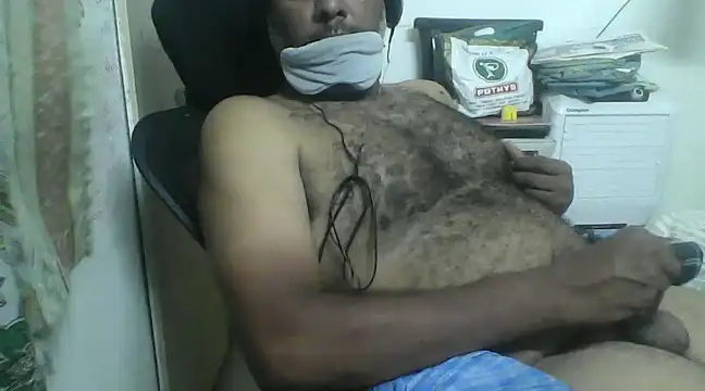 awesomeroc123 online show from February 2025 05:37:02 PM