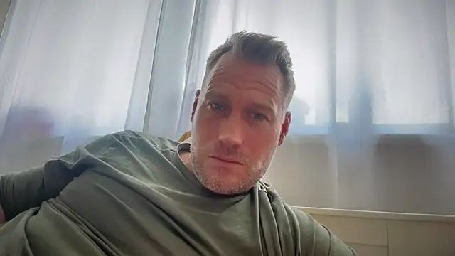 Christian87xxx online show from October 2025 01:52:01 PM