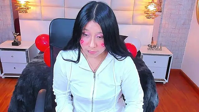 Nohemi louse online show from February 2026 07:10:01 PM