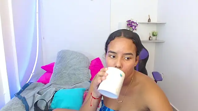 Roxy Stonee online show from March 2025 07:15:01 PM