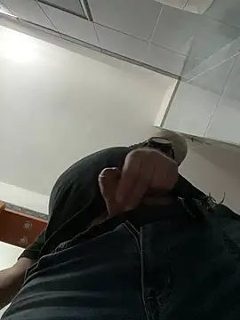 fuocovivo4 online show from February 2025 02:38:02 PM