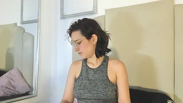 Annyrosee online show from October 2025 01:33:02 PM