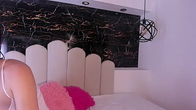 Annyrosee online show from December 2025 08:28:02 PM