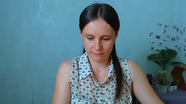 Snapshot of ValeriaHeart_ chatting on May 2026 12:45:02 PM ValeriaHeart online show from May 2026 12:45:02 PM