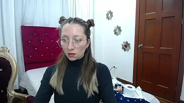 Snapshot of Carlin_Diaz chatting on March 2025 03:01:01 AM Carlin Diaz online show from March 2025 03:01:01 AM