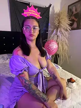 Snapshot of Emma_Giraldo chatting on September 2025 12:04:01 AM Emma Giraldo online show from September 2025 12:04:01 AM