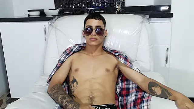 Snapshot of JhoanLeandro chatting on January 2025 11:35:01 PM JhoanLeandro online show from January 2025 11:35:01 PM