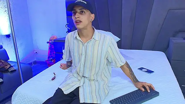 Snapshot of JhoanLeandro chatting on February 2025 03:50:01 AM JhoanLeandro online show from February 2025 03:50:01 AM