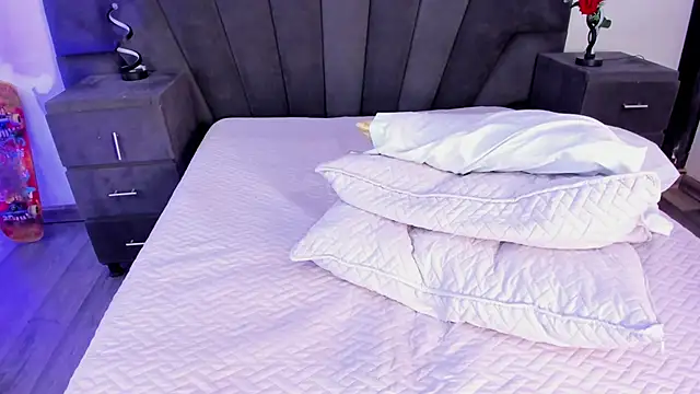 Snapshot of JhoanLeandro chatting on February 2025 07:11:01 AM JhoanLeandro online show from February 2025 07:11:01 AM