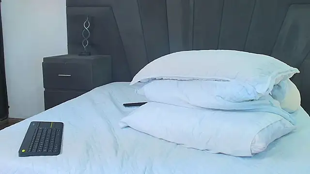 Snapshot of JhoanLeandro chatting on March 2025 07:41:01 AM JhoanLeandro online show from March 2025 07:41:01 AM