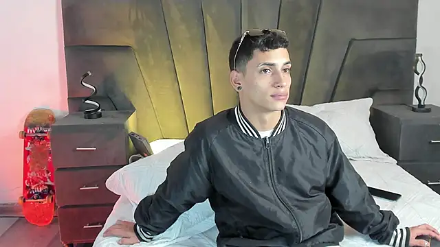 Snapshot of JhoanLeandro chatting on March 2025 04:15:02 AM JhoanLeandro online show from March 2025 04:15:02 AM