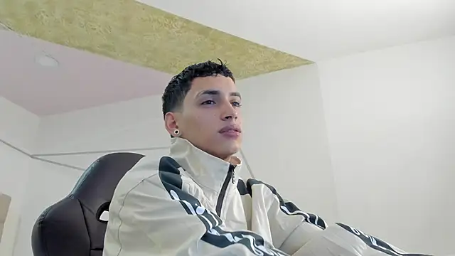 Snapshot of JhoanLeandro chatting on September 2025 05:52:02 AM JhoanLeandro online show from September 2025 05:52:02 AM