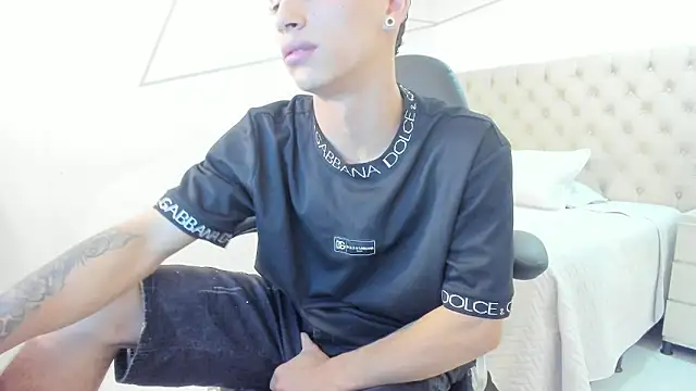 Snapshot of JhoanLeandro chatting on September 2025 04:47:01 AM JhoanLeandro online show from September 2025 04:47:01 AM