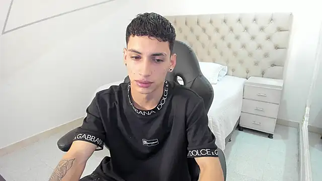 Snapshot of JhoanLeandro chatting on September 2025 05:42:01 AM JhoanLeandro online show from September 2025 05:42:01 AM