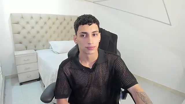 Snapshot of JhoanLeandro chatting on September 2025 06:15:02 AM JhoanLeandro online show from September 2025 06:15:02 AM