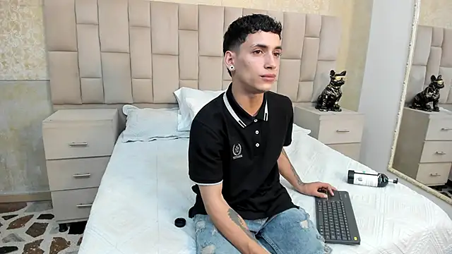 Snapshot of JhoanLeandro chatting on October 2025 10:10:01 PM JhoanLeandro online show from October 2025 10:10:01 PM