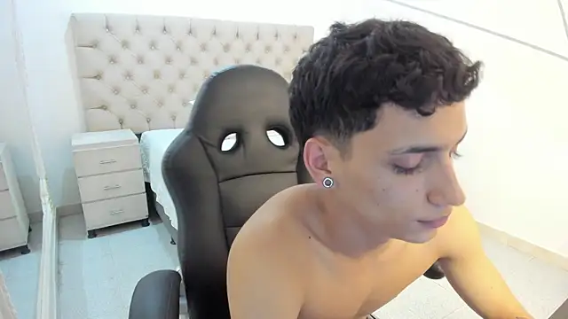 Snapshot of JhoanLeandro chatting on October 2025 07:05:02 AM JhoanLeandro online show from October 2025 07:05:02 AM