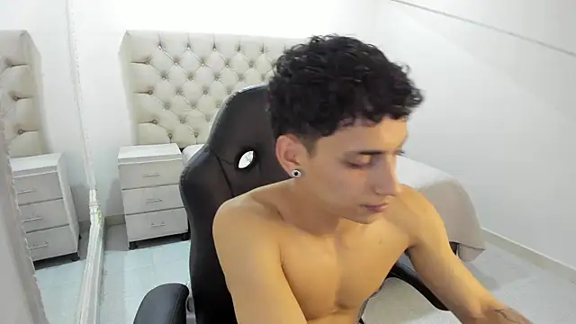 Snapshot of JhoanLeandro chatting on October 2025 05:20:02 AM JhoanLeandro online show from October 2025 05:20:02 AM