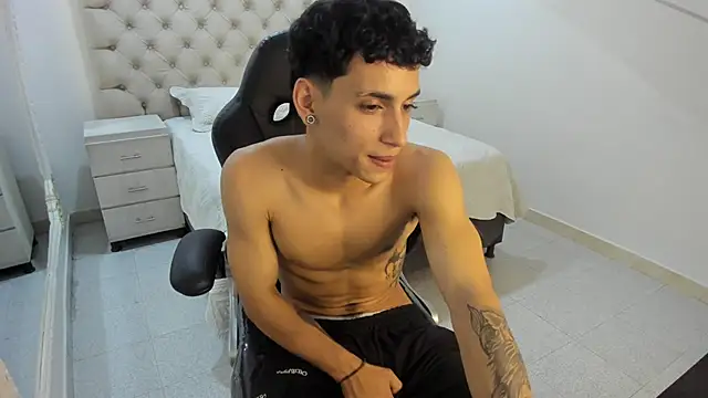 Snapshot of JhoanLeandro chatting on November 2025 06:24:01 AM JhoanLeandro online show from November 2025 06:24:01 AM