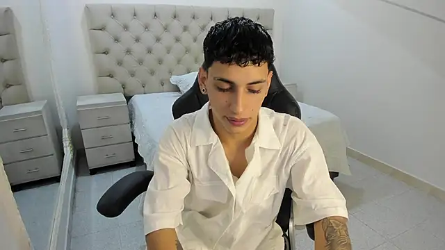 Snapshot of JhoanLeandro chatting on December 2025 04:29:02 AM JhoanLeandro online show from December 2025 04:29:02 AM