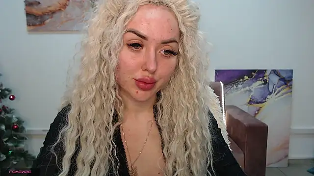 Snapshot of MissisCaty chatting on February 2025 11:53:02 PM MissisCaty online show from February 2025 11:53:02 PM