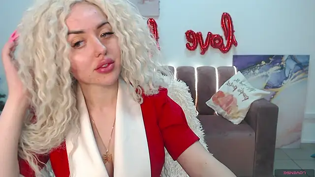 Snapshot of MissisCaty chatting on February 2025 10:44:02 PM MissisCaty online show from February 2025 10:44:02 PM