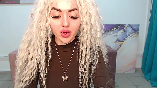 Snapshot of MissisCaty chatting on February 2025 10:48:01 PM MissisCaty online show from February 2025 10:48:01 PM