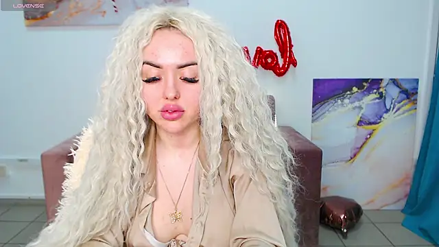 Snapshot of MissisCaty chatting on February 2025 10:47:02 PM MissisCaty online show from February 2025 10:47:02 PM