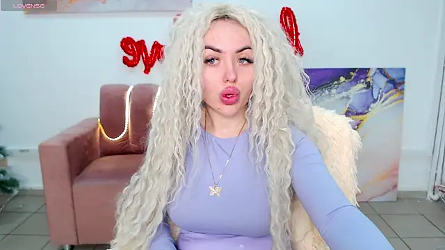 Snapshot of MissisCaty chatting on February 2025 07:41:02 PM MissisCaty online show from February 2025 07:41:02 PM