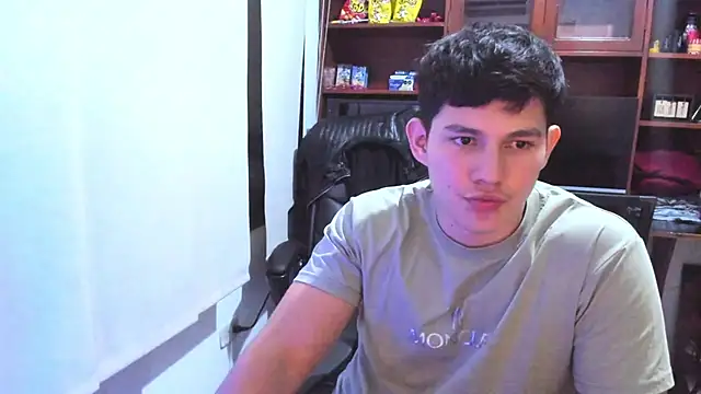 Snapshot of JamesCr_ chatting on February 2025 07:18:01 AM JamesCr online show from February 2025 07:18:01 AM