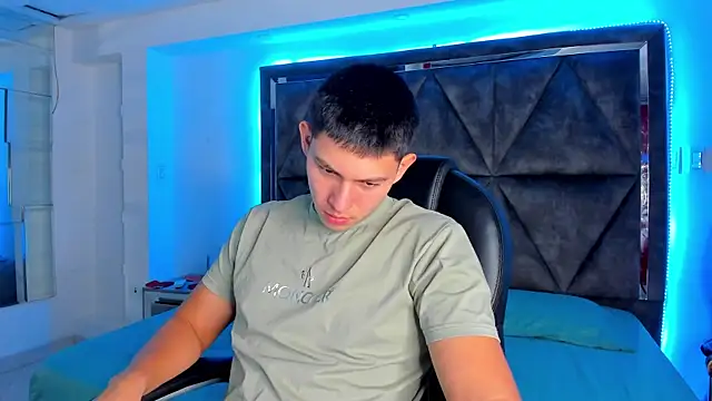 Snapshot of JamesCr_ chatting on February 2025 01:10:02 PM JamesCr online show from February 2025 01:10:02 PM
