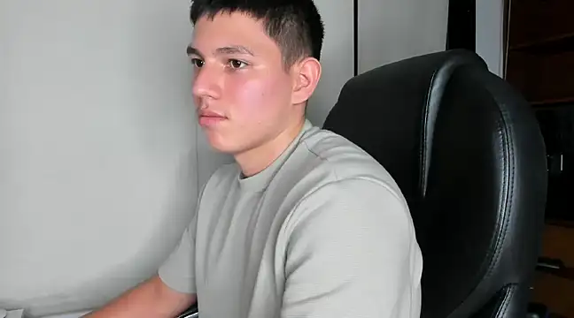 Snapshot of JamesCr_ chatting on February 2025 11:54:01 PM JamesCr online show from February 2025 11:54:01 PM