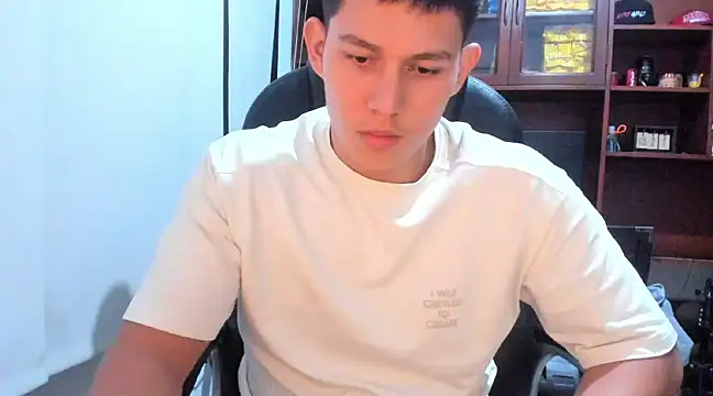 Snapshot of JamesCr_ chatting on February 2025 12:51:02 AM JamesCr online show from February 2025 12:51:02 AM