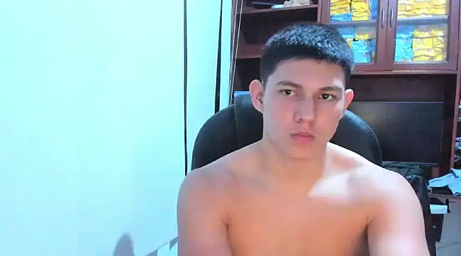 Snapshot of JamesCr_ chatting on February 2025 10:25:01 PM JamesCr online show from February 2025 10:25:01 PM