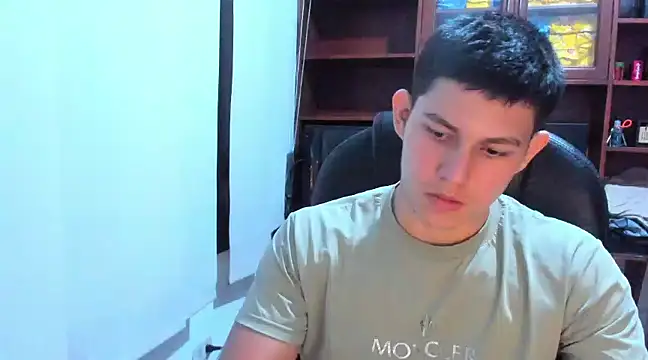 Snapshot of JamesCr_ chatting on February 2025 11:26:01 PM JamesCr online show from February 2025 11:26:01 PM