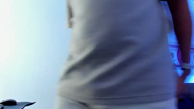 Snapshot of JamesCr_ chatting on February 2025 04:31:01 PM JamesCr online show from February 2025 04:31:01 PM